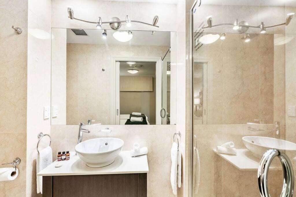 The Beacon - 2 Bedroom Luxe Apartment Квинстаун Экстерьер фото